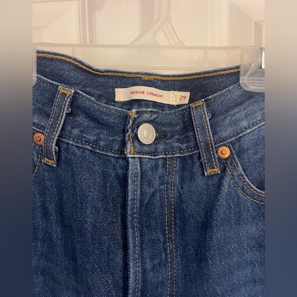 Levi’s Wedgie Jean Dark Wash size 29 - Picture 4 of 5